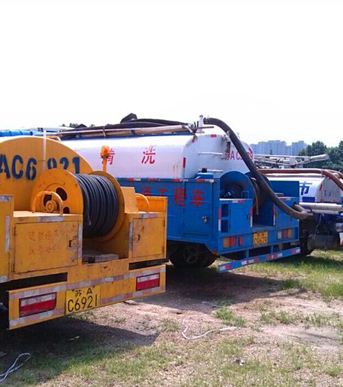 高壓清洗、吸污設(shè)備車(chē)